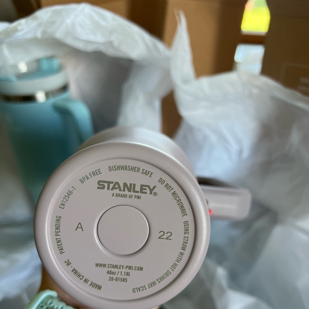 Stanley 40oz ADVENTURE QUENCHER TRAVEL TUMBLER | 40 OZ